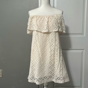 🆕 BB Dakota off the shoulder dress- Small